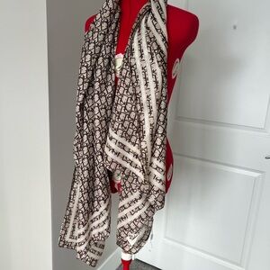 Elegant Brown and Cream Patterned Scarf